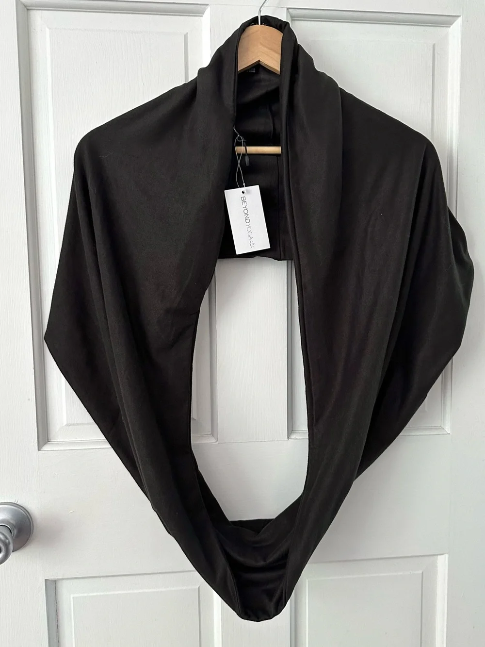 NEW! Beyond Yoga Hidden Pocket Infinity Scarf in Black Winter Walking Workout